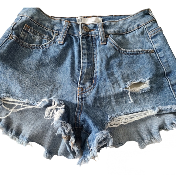 RSQ| DISTRESSED | VINTAGE HIGH RISE JEAN SHORTS | SIZE 23 - Picture 6 of 11